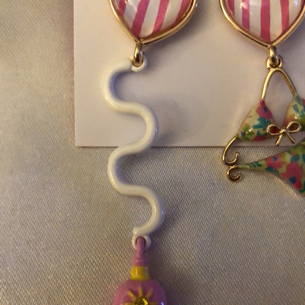 Betsey Johnson Bikini & Sunscreen Mismatch Drop Earrings Acrylic Heart NWT - Picture 8 of 14
